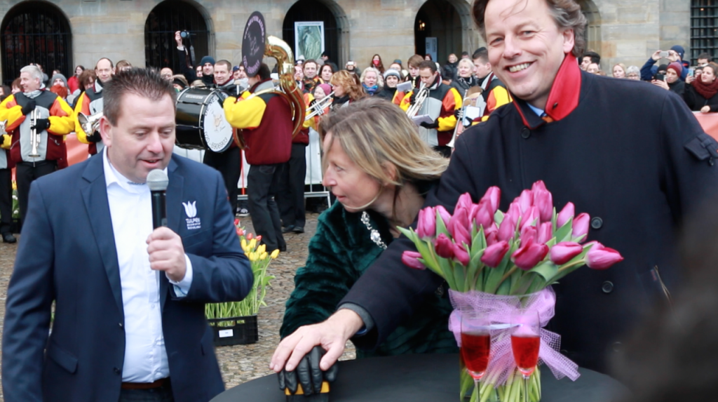 National Tulip Day - Minester of Foreign Affairs and Deputy Major of Amsterdam